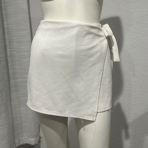 charlotte russe white skort, size large